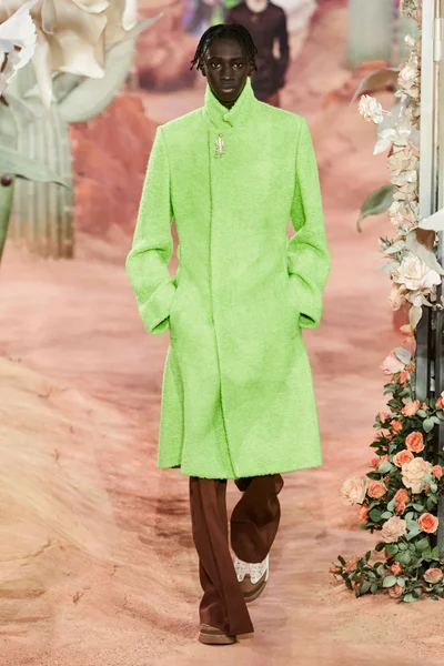 Look 25